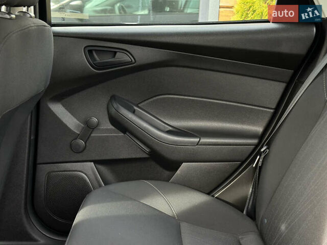Чорний Форд Фокус, об'ємом двигуна 2 л та пробігом 121 тис. км за 9200 $, фото 46 на Automoto.ua