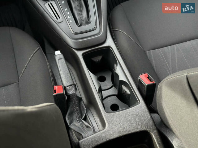 Чорний Форд Фокус, об'ємом двигуна 2 л та пробігом 121 тис. км за 9200 $, фото 40 на Automoto.ua