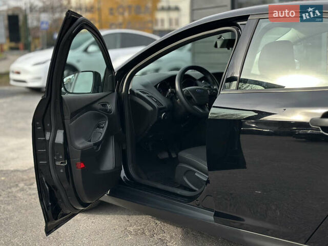 Чорний Форд Фокус, об'ємом двигуна 2 л та пробігом 121 тис. км за 9200 $, фото 22 на Automoto.ua