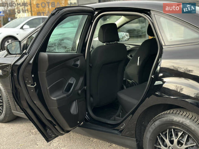 Чорний Форд Фокус, об'ємом двигуна 2 л та пробігом 121 тис. км за 9200 $, фото 43 на Automoto.ua