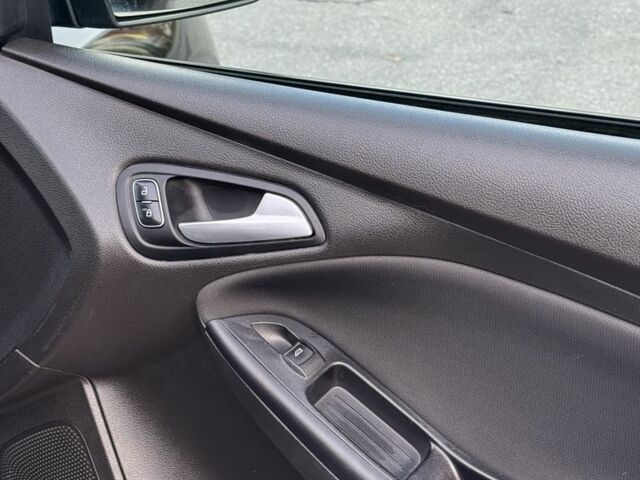 Чорний Форд Фокус, об'ємом двигуна 2 л та пробігом 165 тис. км за 7800 $, фото 14 на Automoto.ua