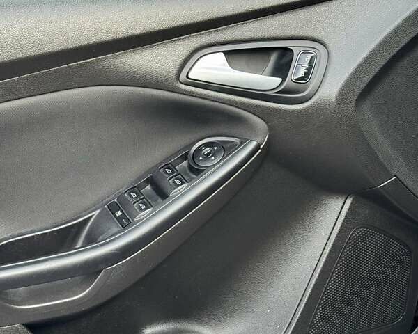 Черный Форд Фокус, объемом двигателя 2 л и пробегом 165 тыс. км за 7800 $, фото 7 на Automoto.ua