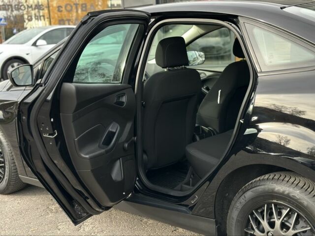 Черный Форд Фокус, объемом двигателя 2 л и пробегом 121 тыс. км за 9200 $, фото 22 на Automoto.ua