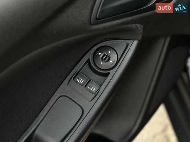 Чорний Форд Фокус, об'ємом двигуна 2 л та пробігом 121 тис. км за 9200 $, фото 23 на Automoto.ua