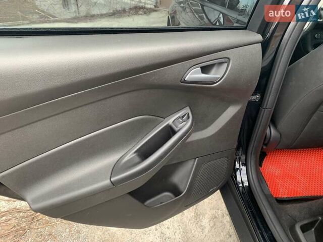 Черный Форд Фокус, объемом двигателя 2 л и пробегом 176 тыс. км за 8500 $, фото 6 на Automoto.ua