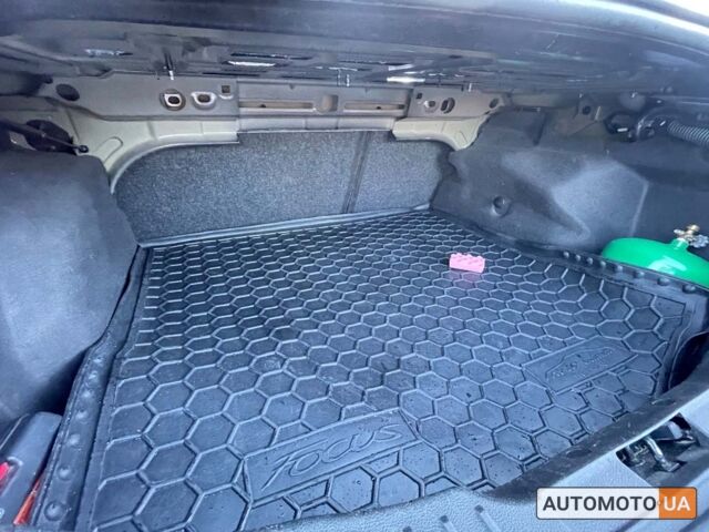 Чорний Форд Фокус, об'ємом двигуна 2 л та пробігом 76 тис. км за 10800 $, фото 7 на Automoto.ua