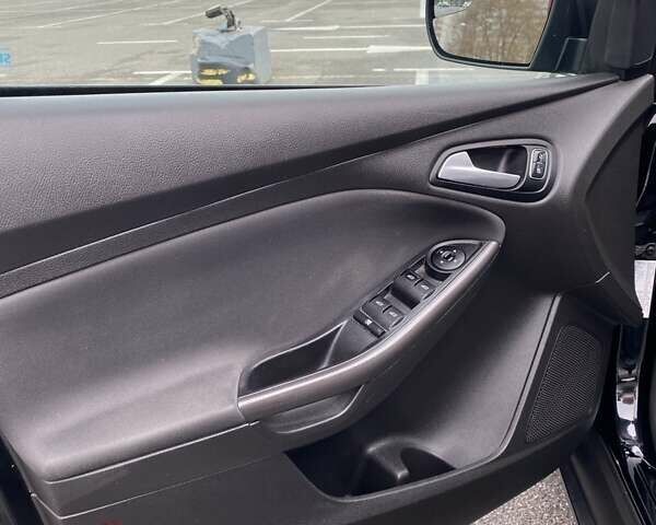 Черный Форд Фокус, объемом двигателя 2 л и пробегом 190 тыс. км за 9600 $, фото 7 на Automoto.ua