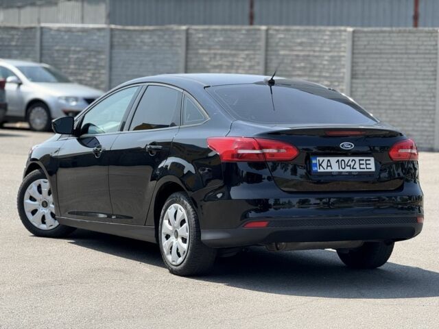 Чорний Форд Фокус, об'ємом двигуна 2 л та пробігом 121 тис. км за 8399 $, фото 2 на Automoto.ua