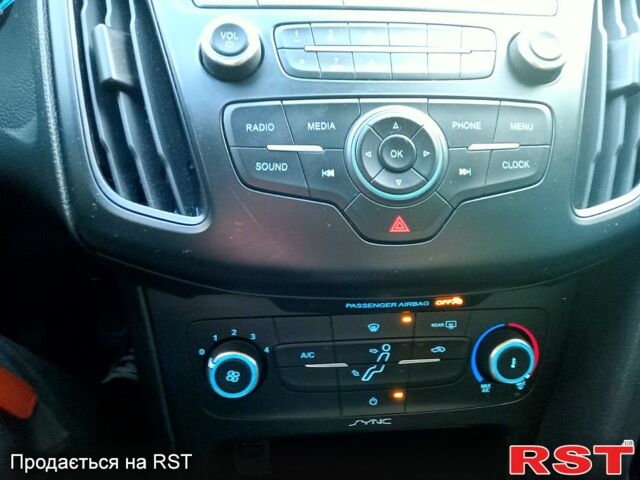 Чорний Форд Фокус, об'ємом двигуна 2 л та пробігом 49 тис. км за 9700 $, фото 2 на Automoto.ua