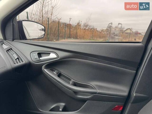 Чорний Форд Фокус, об'ємом двигуна 2 л та пробігом 196 тис. км за 6500 $, фото 17 на Automoto.ua