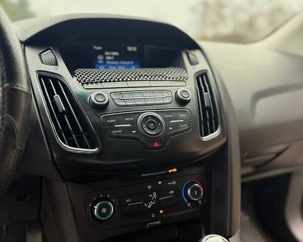 Чорний Форд Фокус, об'ємом двигуна 2 л та пробігом 99 тис. км за 8000 $, фото 20 на Automoto.ua