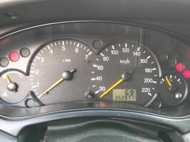 Чорний Форд Фокус, об'ємом двигуна 1.8 л та пробігом 353 тис. км за 1800 $, фото 4 на Automoto.ua