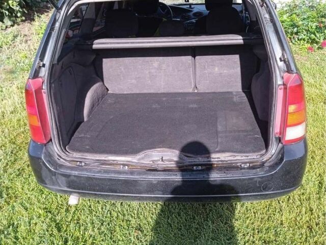 Черный Форд Фокус, объемом двигателя 1.8 л и пробегом 420 тыс. км за 3100 $, фото 2 на Automoto.ua