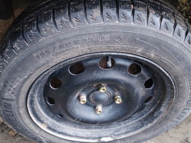 Черный Форд Фокус, объемом двигателя 1.8 л и пробегом 420 тыс. км за 1400 $, фото 8 на Automoto.ua