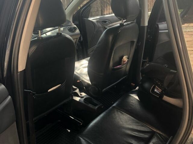 Черный Форд Фокус, объемом двигателя 1.8 л и пробегом 460 тыс. км за 3400 $, фото 6 на Automoto.ua