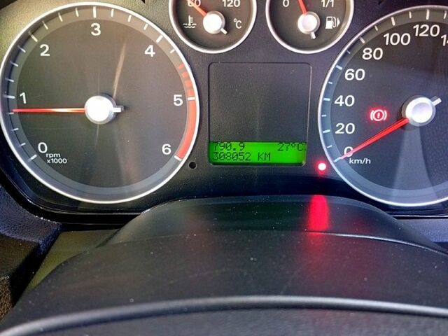 Черный Форд Фокус, объемом двигателя 2 л и пробегом 308 тыс. км за 5000 $, фото 7 на Automoto.ua