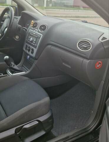 Черный Форд Фокус, объемом двигателя 1.6 л и пробегом 286 тыс. км за 4550 $, фото 1 на Automoto.ua