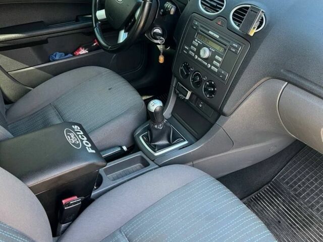 Черный Форд Фокус, объемом двигателя 1.6 л и пробегом 250 тыс. км за 5000 $, фото 7 на Automoto.ua