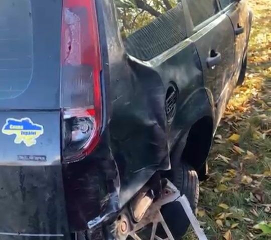 Форд Фокус 2005 у Лозовой на Automoto.ua Чорний Форд Фокус, об'ємом двигуна 1.6 л та пробігом 300 тис. км за 1700 $, фото 6 на Automoto.ua