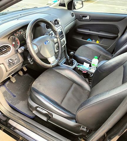 Черный Форд Фокус, объемом двигателя 1.6 л и пробегом 248 тыс. км за 3790 $, фото 6 на Automoto.ua