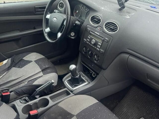 Чорний Форд Фокус, об'ємом двигуна 1.6 л та пробігом 220 тис. км за 1500 $, фото 4 на Automoto.ua