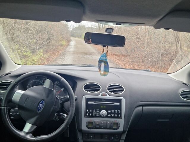 Черный Форд Фокус, объемом двигателя 1.6 л и пробегом 289 тыс. км за 4400 $, фото 1 на Automoto.ua