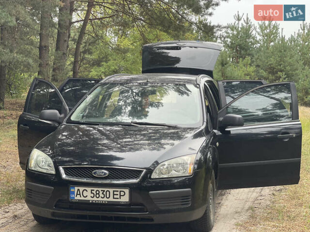Черный Форд Фокус, объемом двигателя 1.6 л и пробегом 270 тыс. км за 3900 $, фото 1 на Automoto.ua