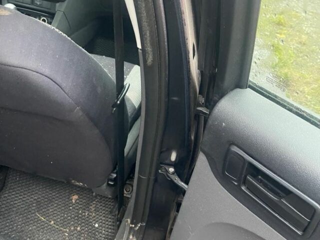 Чорний Форд Фокус, об'ємом двигуна 1.6 л та пробігом 220 тис. км за 1500 $, фото 7 на Automoto.ua