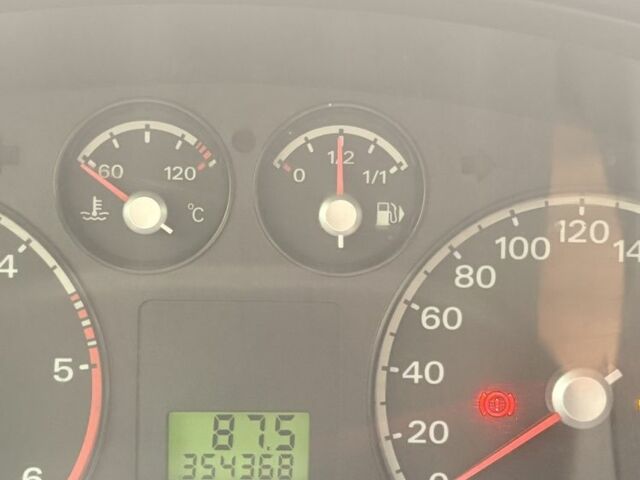 Черный Форд Фокус, объемом двигателя 1.6 л и пробегом 354 тыс. км за 2500 $, фото 3 на Automoto.ua