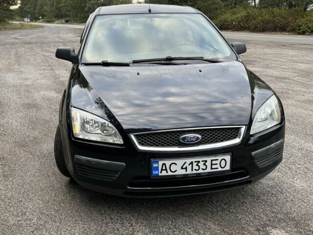 Черный Форд Фокус, объемом двигателя 1.6 л и пробегом 260 тыс. км за 3800 $, фото 4 на Automoto.ua