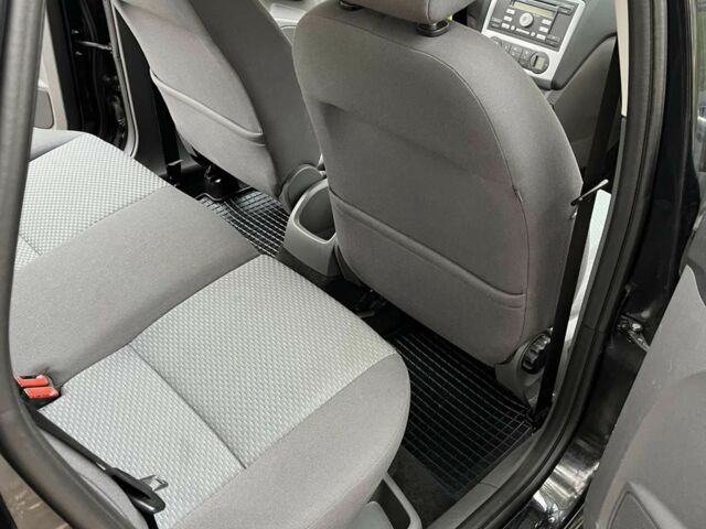 Черный Форд Фокус, объемом двигателя 1.6 л и пробегом 201 тыс. км за 5500 $, фото 5 на Automoto.ua