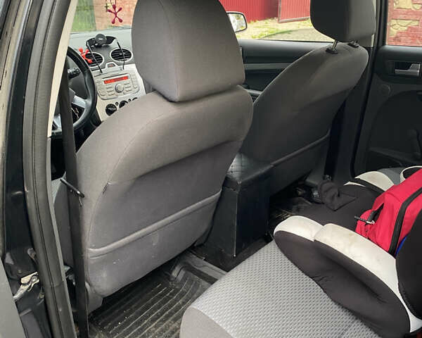 Черный Форд Фокус, объемом двигателя 1.6 л и пробегом 210 тыс. км за 4500 $, фото 4 на Automoto.ua