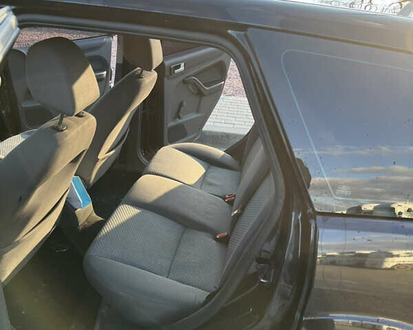 Черный Форд Фокус, объемом двигателя 1.56 л и пробегом 305 тыс. км за 4200 $, фото 7 на Automoto.ua