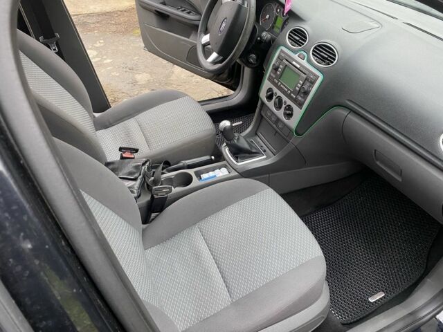 Черный Форд Фокус, объемом двигателя 1.6 л и пробегом 260 тыс. км за 4200 $, фото 5 на Automoto.ua