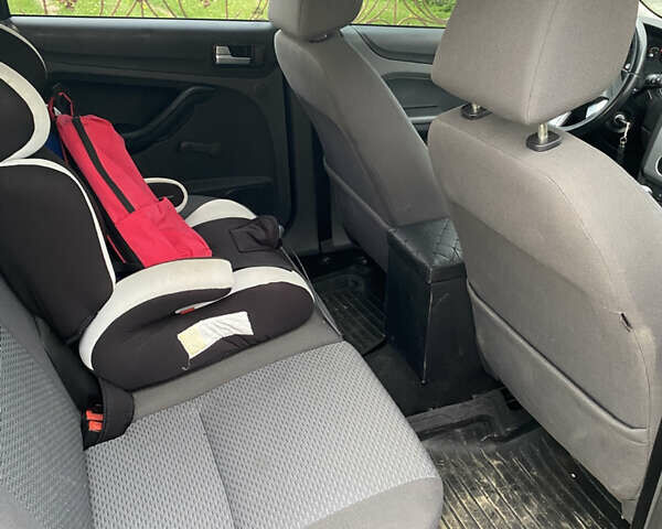 Черный Форд Фокус, объемом двигателя 1.6 л и пробегом 210 тыс. км за 4500 $, фото 6 на Automoto.ua