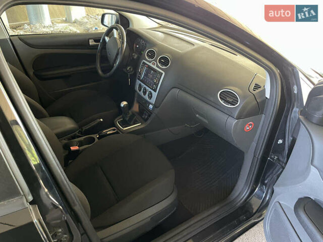 Черный Форд Фокус, объемом двигателя 1.6 л и пробегом 206 тыс. км за 4700 $, фото 7 на Automoto.ua