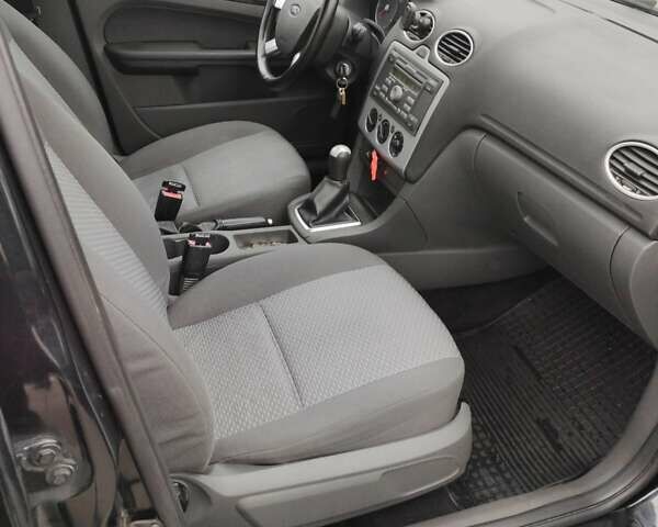 Черный Форд Фокус, объемом двигателя 1.6 л и пробегом 312 тыс. км за 4800 $, фото 12 на Automoto.ua