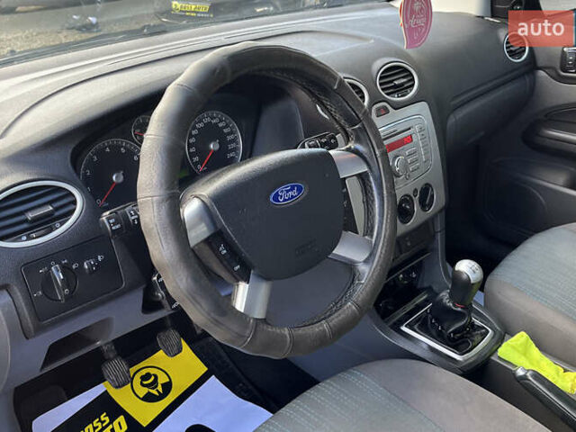 Черный Форд Фокус, объемом двигателя 1.6 л и пробегом 206 тыс. км за 4500 $, фото 12 на Automoto.ua