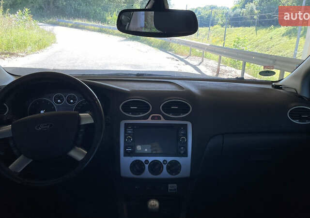 Черный Форд Фокус, объемом двигателя 1.6 л и пробегом 206 тыс. км за 4700 $, фото 6 на Automoto.ua