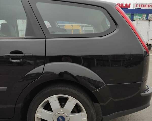 Черный Форд Фокус, объемом двигателя 1.6 л и пробегом 312 тыс. км за 4800 $, фото 2 на Automoto.ua