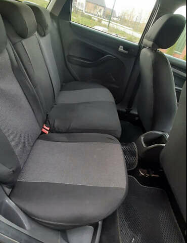 Черный Форд Фокус, объемом двигателя 1.6 л и пробегом 298 тыс. км за 3800 $, фото 9 на Automoto.ua