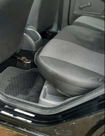 Черный Форд Фокус, объемом двигателя 1.6 л и пробегом 298 тыс. км за 3800 $, фото 10 на Automoto.ua