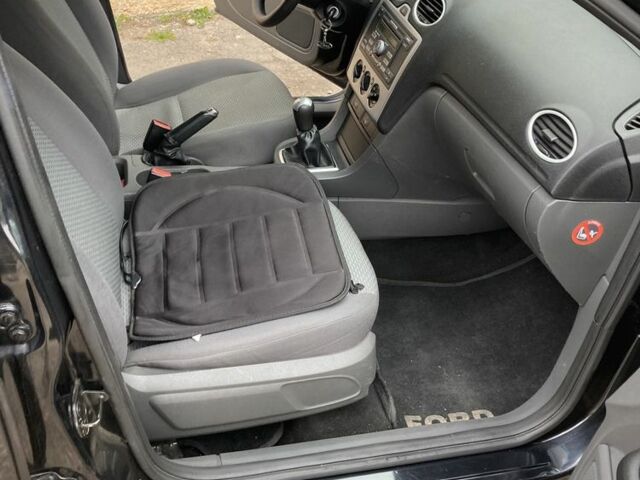 Черный Форд Фокус, объемом двигателя 1.6 л и пробегом 184 тыс. км за 4450 $, фото 4 на Automoto.ua