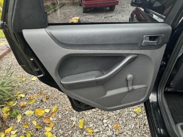 Черный Форд Фокус, объемом двигателя 1.6 л и пробегом 220 тыс. км за 2200 $, фото 16 на Automoto.ua