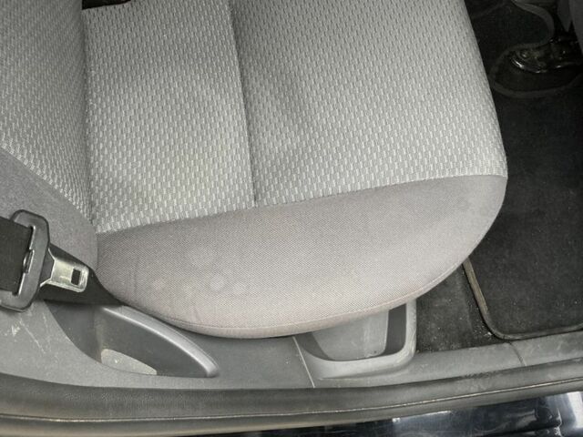 Черный Форд Фокус, объемом двигателя 1.6 л и пробегом 184 тыс. км за 4450 $, фото 2 на Automoto.ua