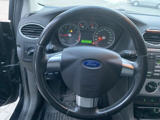 Черный Форд Фокус, объемом двигателя 1.6 л и пробегом 162 тыс. км за 5400 $, фото 9 на Automoto.ua