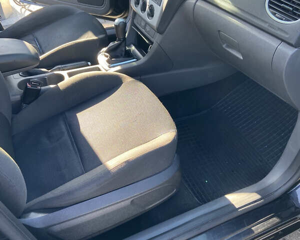 Черный Форд Фокус, объемом двигателя 2 л и пробегом 293 тыс. км за 4050 $, фото 9 на Automoto.ua