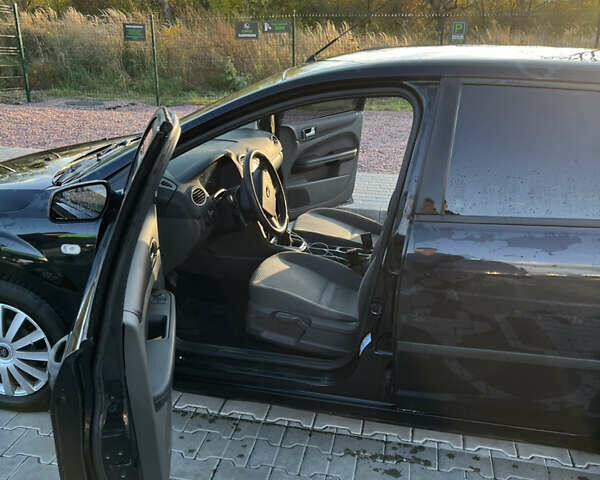 Черный Форд Фокус, объемом двигателя 1.56 л и пробегом 305 тыс. км за 4200 $, фото 1 на Automoto.ua