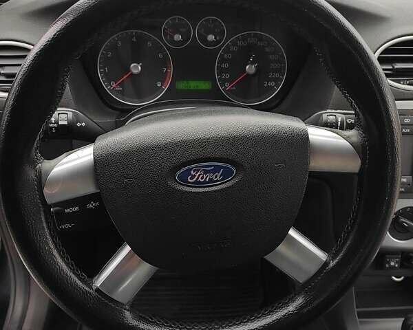 Черный Форд Фокус, объемом двигателя 1.6 л и пробегом 312 тыс. км за 4800 $, фото 21 на Automoto.ua