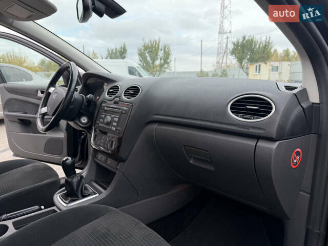 Чорний Форд Фокус, об'ємом двигуна 1.6 л та пробігом 195 тис. км за 5499 $, фото 35 на Automoto.ua